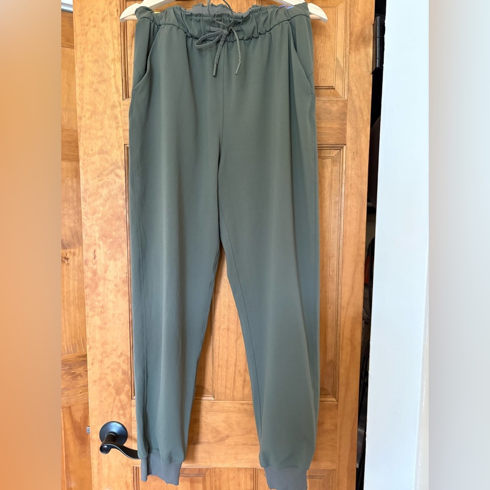 Lululemon Stretch High-Rise Jogger in Dark Olive, size 8